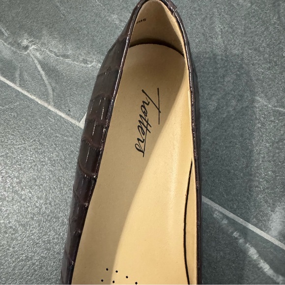 Trotters Honor Flats Square Toe Skimmer Style Dark Brown Croco Leather Women 9.5 - Picture 2 of 5